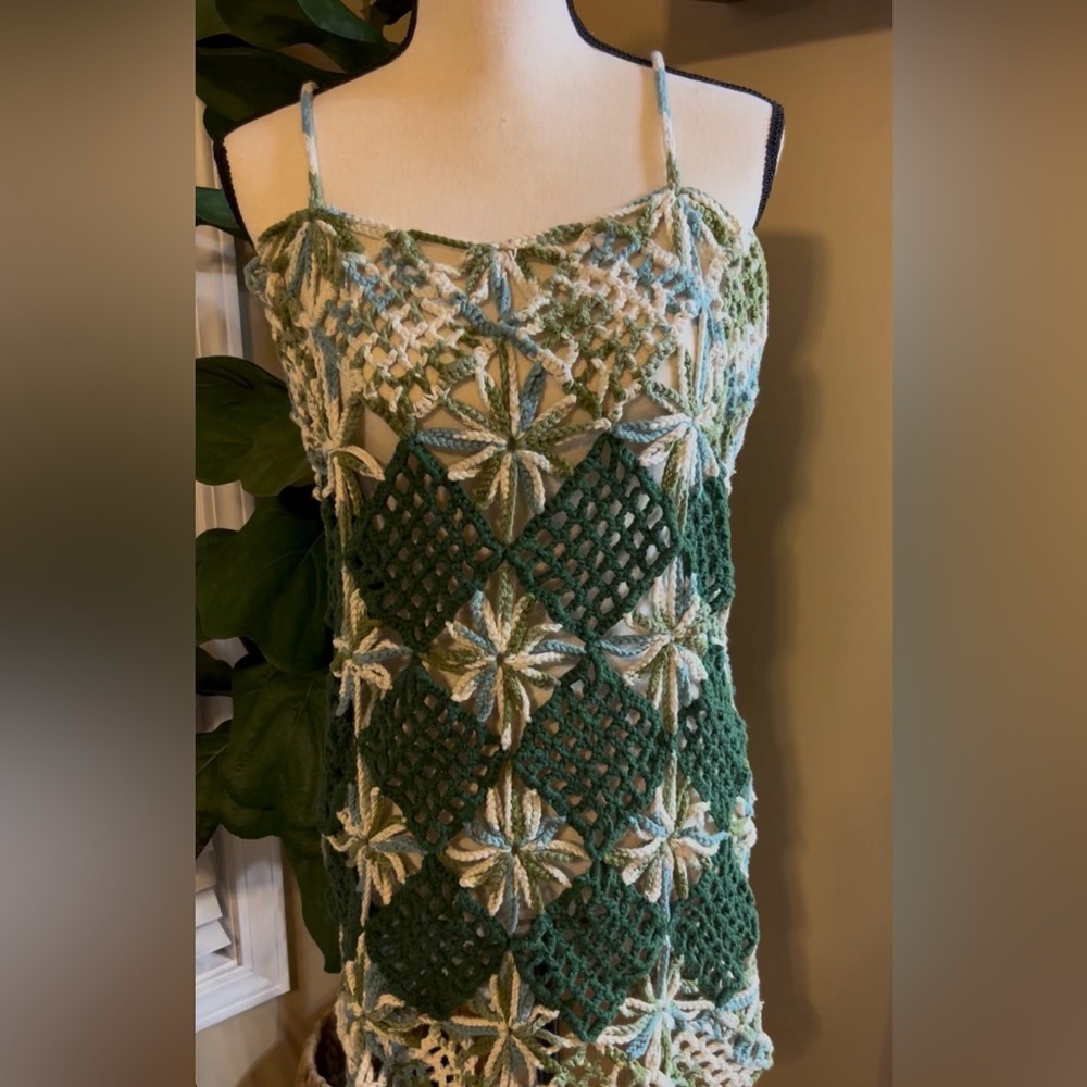 Handmade Crochet Floral Spaghetti Strap Open Back Tank Top Green White LBlue M